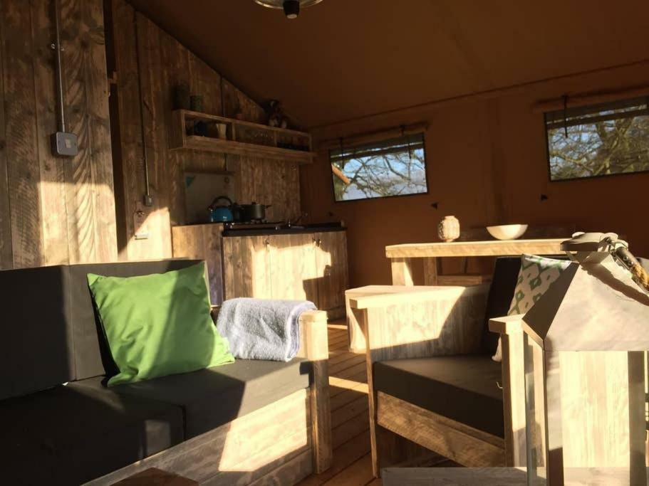 Lapwing Safari Tent Τσέλτενχαμ Εξωτερικό φωτογραφία